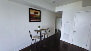 Deluxe Studio | Dining - The Narlowe Residences (Toronto)