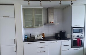 Deluxe Studio | Private kitchen - The Narlowe Residences (Toronto)