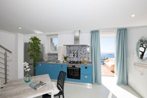 Fridge, microwave - Casa Ivi | Panoramic Pool & Breathtaking View (Montepertuso)
