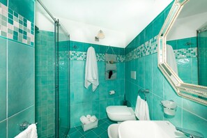 Shower, bidet, shampoo - Casa Ivi | Panoramic Pool & Breathtaking View (Montepertuso)