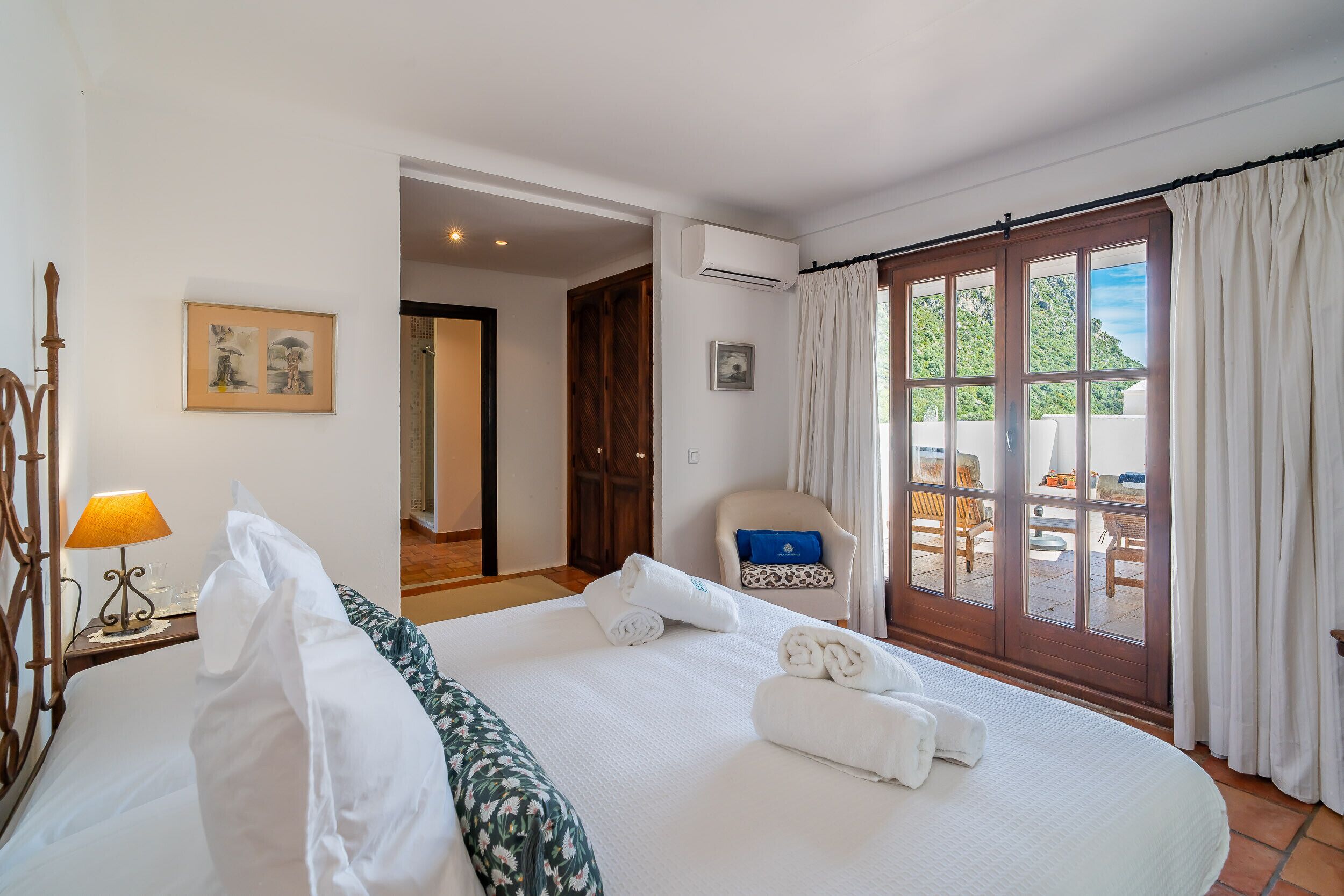 4 chambres, fer et planche à repasser, Wi-Fi gratuit, draps fournis