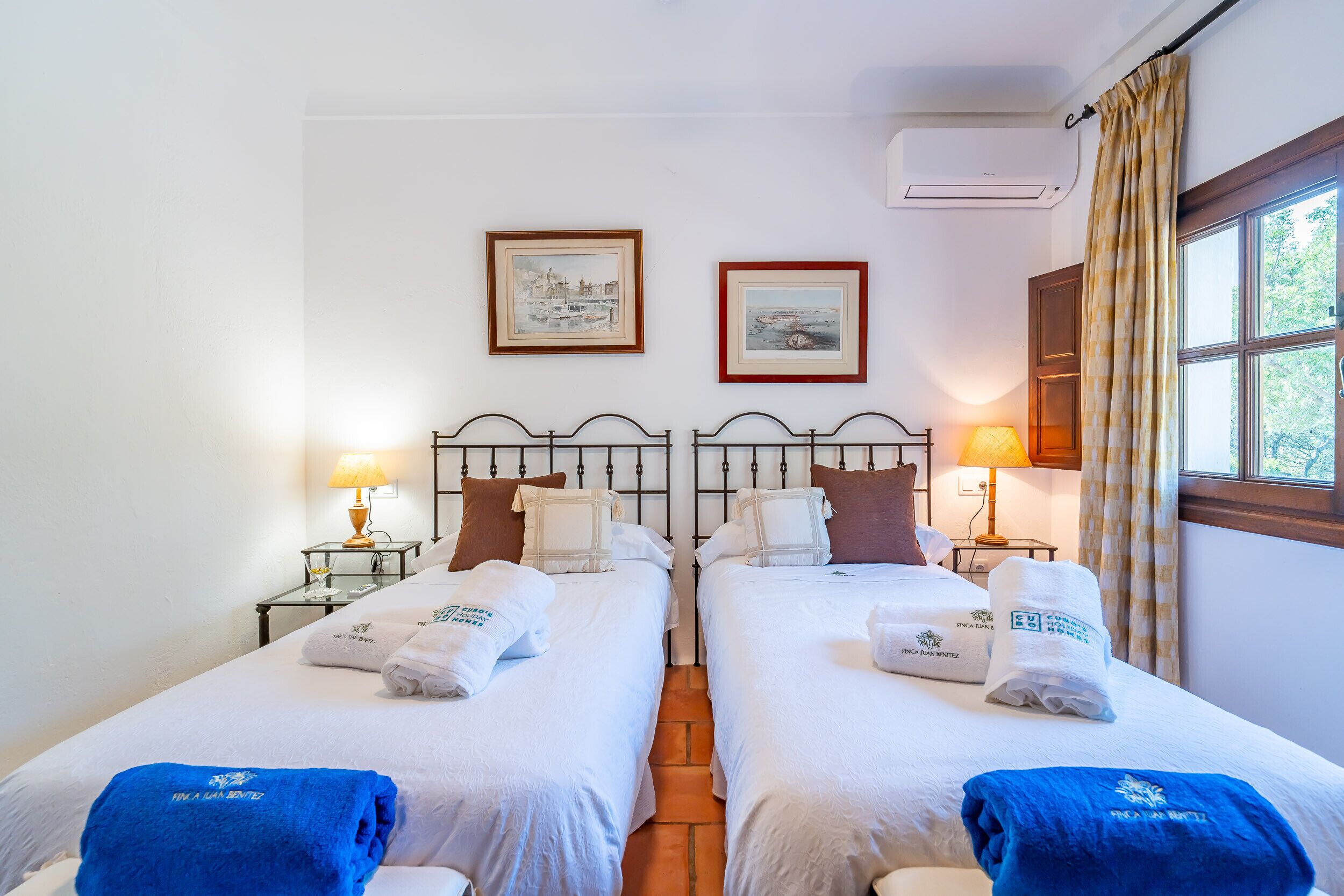 4 chambres, fer et planche à repasser, Wi-Fi gratuit, draps fournis