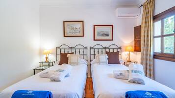 4 chambres, fer et planche à repasser, Wi-Fi gratuit, draps fournis