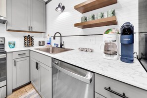 Fridge, microwave, oven, stovetop - ☀️Walk to Beach | 4 Pools | Horizon South 59-104☀️ (Panama City Beach)
