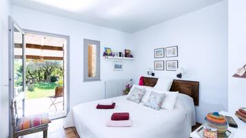 2 bedrooms, iron/ironing board, free WiFi