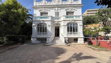Esterni