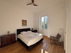 4 bedrooms, iron/ironing board, free WiFi, bed sheets