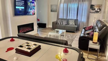 Hus, 4 soverom, terrasse | Oppholdsrom