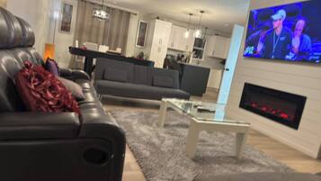 House, 4 Bedrooms, Patio | Living area