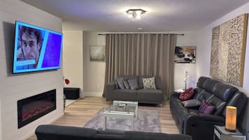House, 4 Bedrooms, Patio | Living room