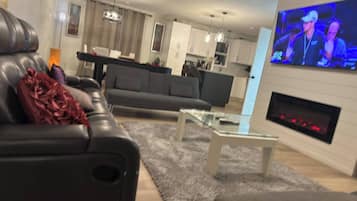 Hus, 4 soverom, terrasse | Oppholdsrom