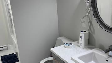 Huis, 4 slaapkamers, terras | Badkamer