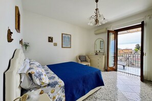 2 bedrooms, iron/ironing board, travel cot - Casa Malisa - Terrace sea view (Positano)