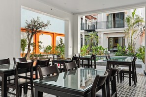 Outdoor dining - Pearl Garden Tam Coc (Hoa Lư)