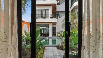 Superior Double Room, Pool View | Interior