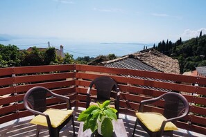 House, 2 Bedrooms, Sea View | Balcony - Art House with Seaview by Konnect, Spartylas (Spartylas)