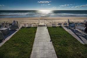 Beach - Rare Peak Summer Beachfront | Sleeps 8 | Kayaks, Surfboards, SUPs | Dog Friendly (Wells)