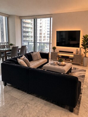 Living area - Brickell Luxury Miami High rise, King suite, 2BD 2BA, Parking free (Miami)