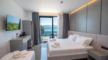 Quarto triplo, sacada | Wi-Fi de cortesia, roupa de cama