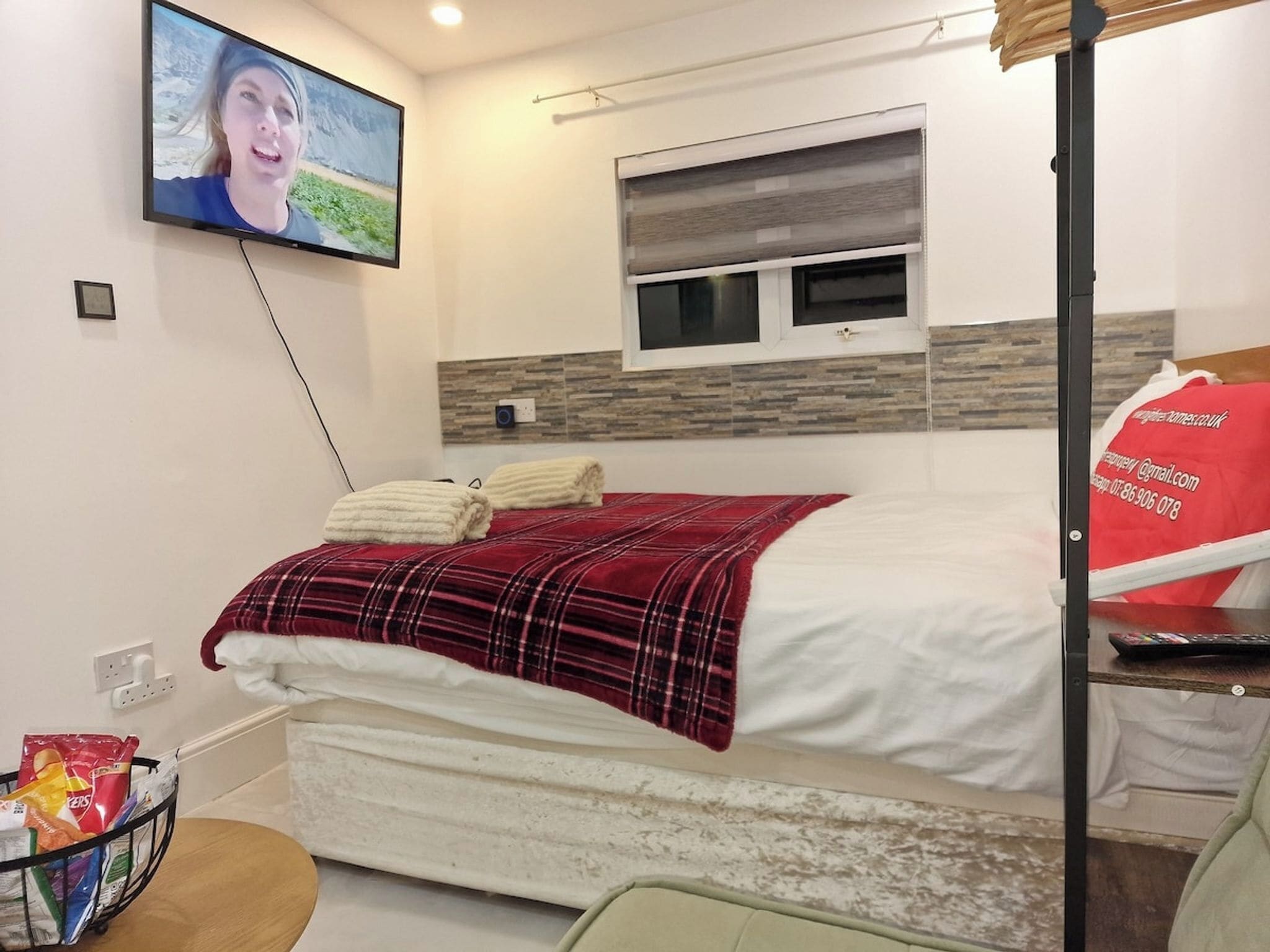 Iron/ironing board, Internet, bed sheets