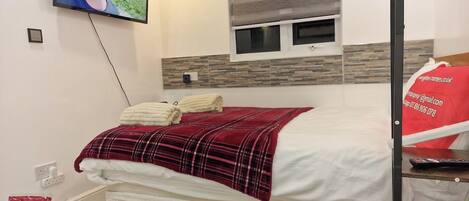 Iron/ironing board, Internet, bed sheets