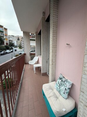 Property grounds - 10 minutes from the beaches, and the Cruise Terminal (Savona)