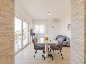 Unclassified image, 2 of 46, button - Apartmani STANIĆ - apt. A1 "Sunset" by Interhome (Omiš)