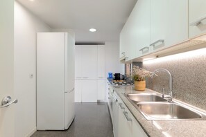 Private kitchen - StayVNG Bright & Modern 2bd 322 l Centre Vilanova (Vilanova i la Geltrú)