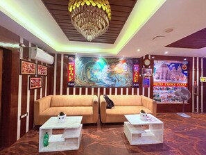 Área de estar no saguão