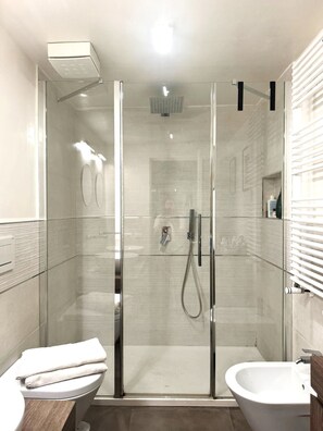 Bathroom - Vrbo Property (Roma)