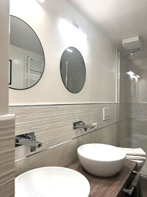 Hair dryer, towels, soap, toilet paper - Colosseum Luxury Retreat (Roma)