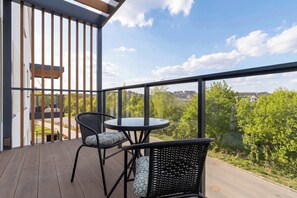 Outdoor dining - Legnicka 46 Gdansk | Modern Studio | Balcony (Gdańsk)