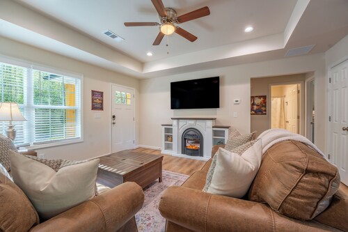 The Grape Escape - Dahlonega Wine Country Retreat