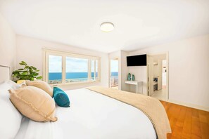 7 bedrooms, desk, iron/ironing board, travel cot - Whale Watch Paradise (San Diego)