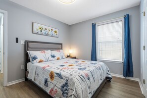 Room - Entire house in Destin with AC,Walk to Beach,Private Deeded Access,Pet-Friendly (Destin)