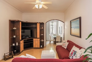 Apartment | Living area - Leme 2 quartos amplo 2 min praia (Rio de Janeiro)