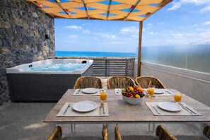 Outdoor dining - 3-bedroom villa in the sea side in Kalives with private Jacuzzi for five (Kalyves)