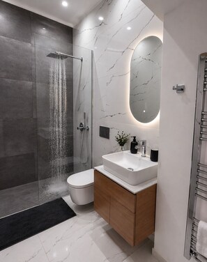 Shower, hair dryer, towels, soap - 3-bedroom villa in the sea side in Kalives with private Jacuzzi for five (Kalyves)