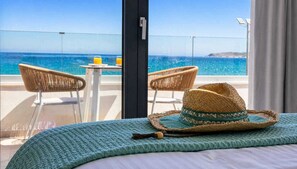3 bedrooms, iron/ironing board, WiFi, bed sheets - 3-bedroom villa in the sea side in Kalives with private Jacuzzi for five (Kalyves)