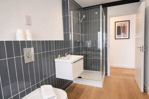 Bathroom - Owls Roost | 2-Bedroom Apartment | Sleeps 5 (Stratford upon Avon)