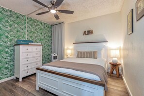 1 bedroom, desk, iron/ironing board, free WiFi - Maui Vista 1208 updated condo across Charley Young Beach w/ pools, summer deal (Kihei)