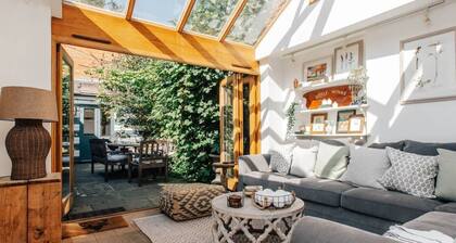 Dolls House - Luxury Townhouse