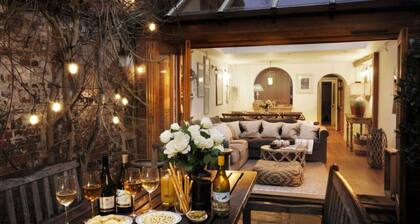 Dolls House - Luxury Townhouse
