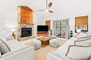 TV, fireplace, offices - Peaceful Coastal Escape Near Nav Beach & Dining (Navarre)
