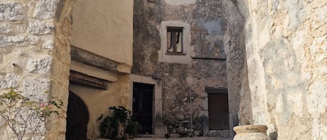Enceinte de lâhĂ©bergement