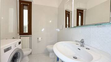 Doccia, bidet, asciugamani