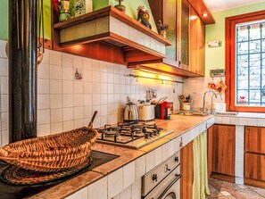 Refrigerador, horno y utensilios de cocina 
