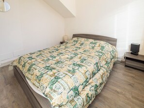 Bedroom - Lake and Pool by Interhome (Leggiuno)