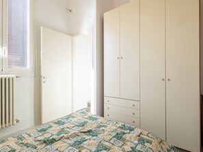 Bedroom - Lake and Pool by Interhome (Leggiuno)