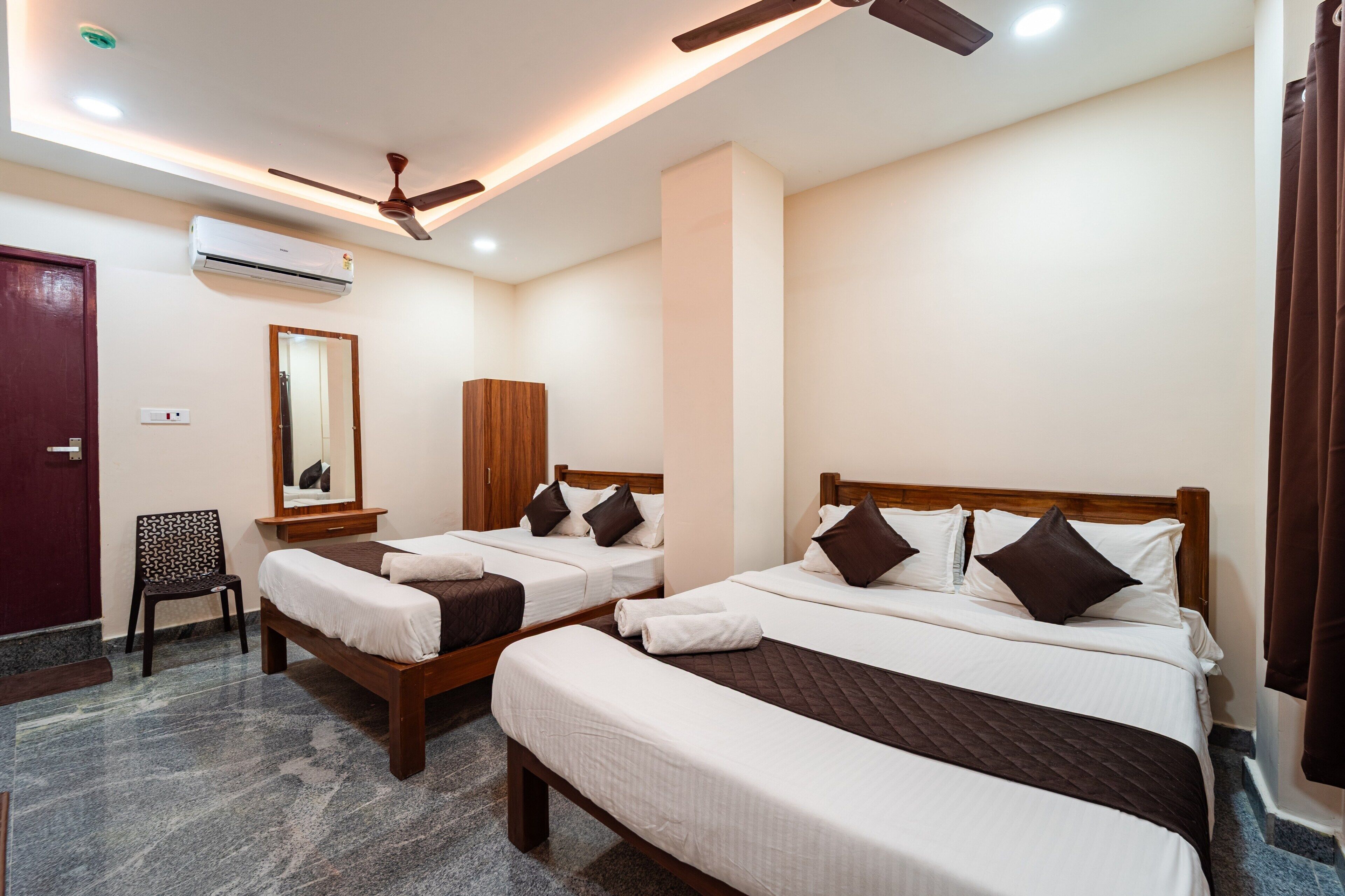 Premium Quadruple Room | Desk, iron/ironing board, free WiFi